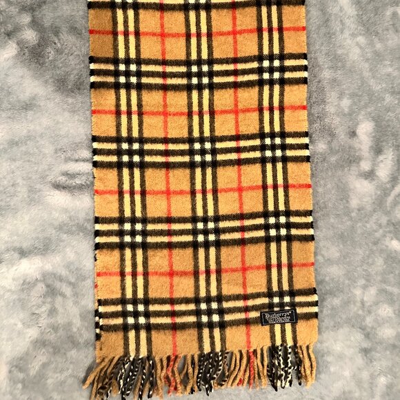Burberrys Traditional Plaid Cashmere Scarf - Picture 1 of 2